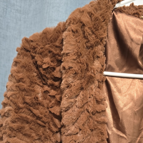 Frenchi Snuggly, chic Tan Teddy Jacket Size small - Picture 8 of 13